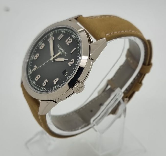 Patek Philippe Calatrava 5226G-001 Image 3